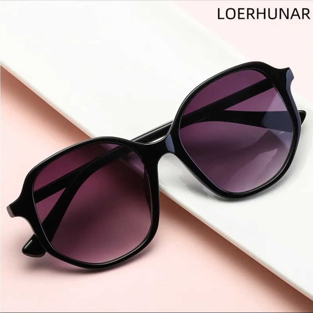 Black Square Sunglasses with Gradient Grey lens